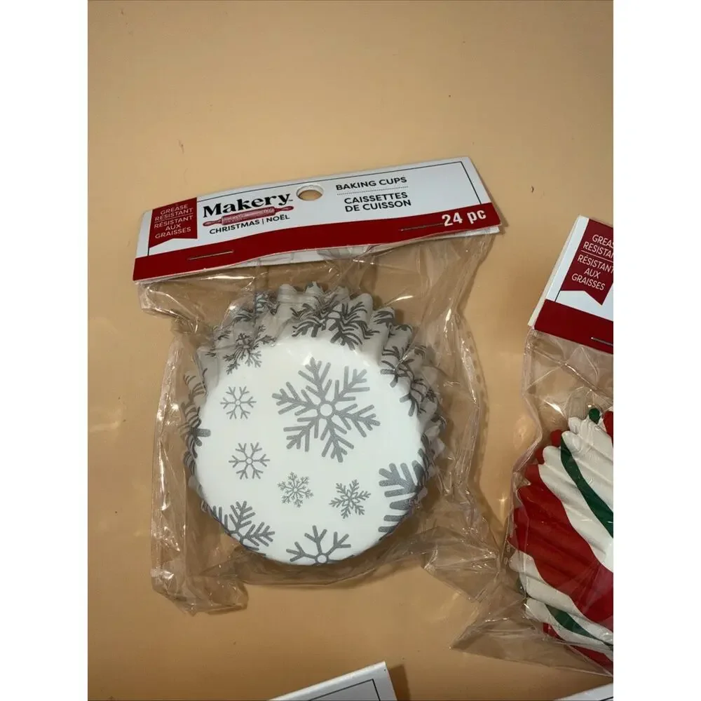 Lot Of 7 Pkgs Cupcake & Mini Cupcake Liners Petit Christmas Vtg & Modern
